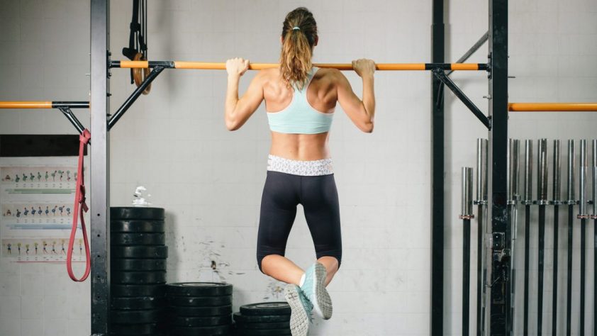 7 Benefits of Pullups, Plus Beginner and Advanced Options